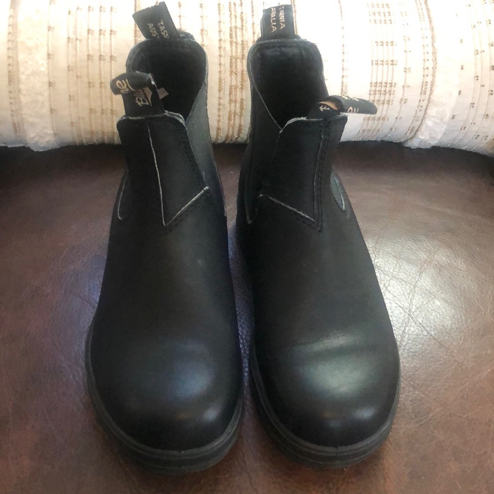 Blundstone 500 Chelsea boot. Black. Women’s Size 6.5 US (3.5 AU)